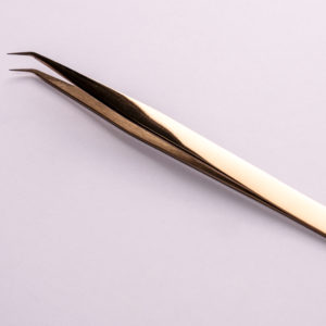 Charming look - pincetas 45° blakstienų priauginimui